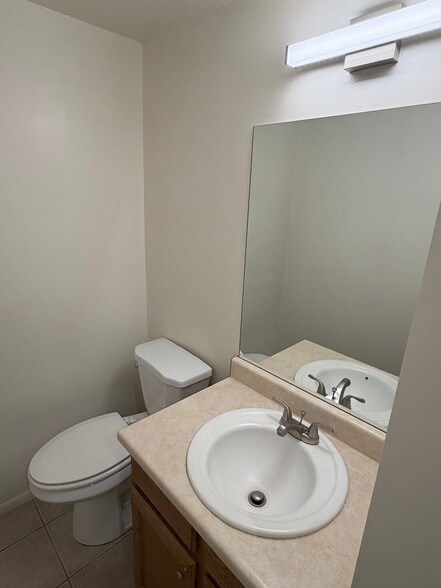 Building Photo - 1158 N 200 W