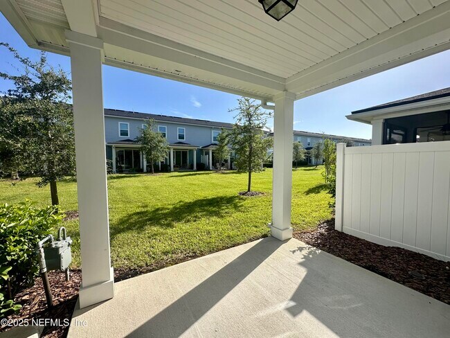 Building Photo - 215 Pine Bluff Dr