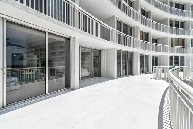 Building Photo - 2780 S Ocean Blvd