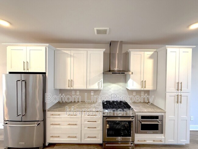 Building Photo - 627 W Tremont Ave