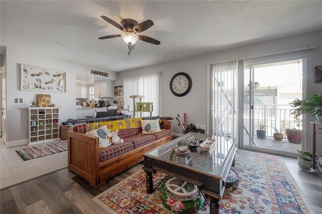 Building Photo - 8812 Bay Pointe Dr