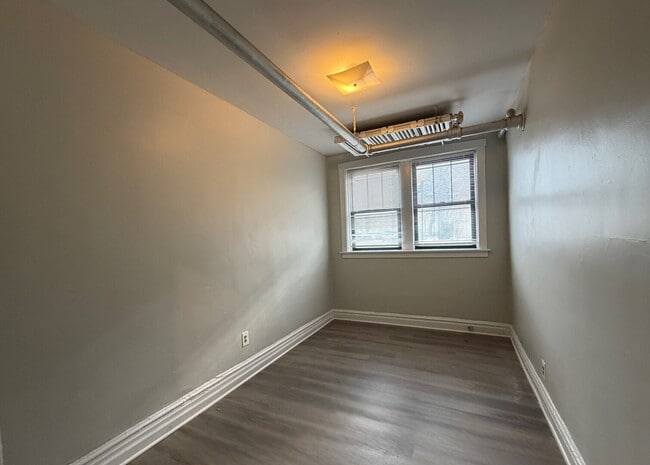 Building Photo - 3224 N Karlov Ave