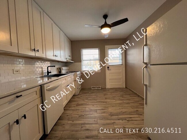 Building Photo - 4323 Elm St