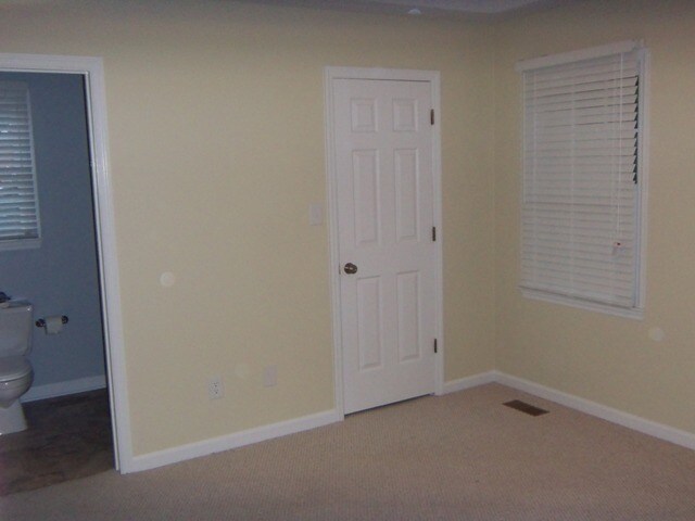Building Photo - **AVA. 10/1, Possibly Sooner!** 3BR/2BA We...