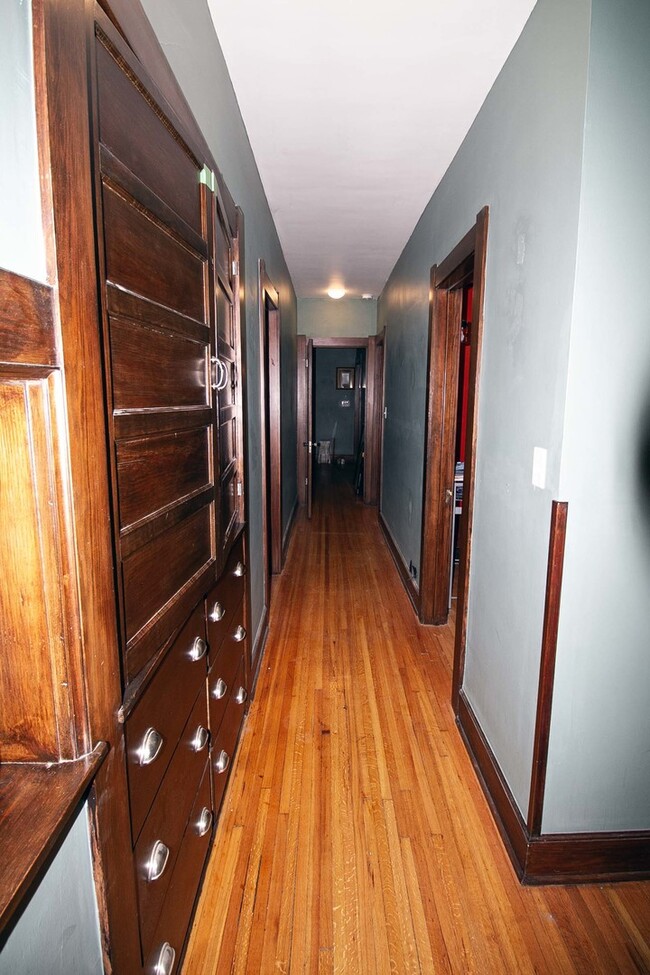 Building Photo - 510 N Raynor Ave