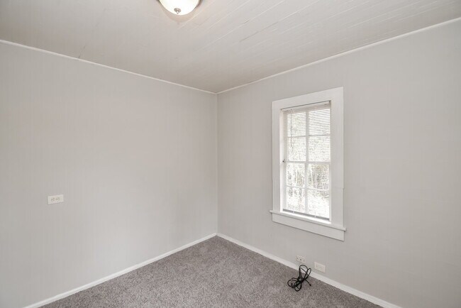 Building Photo - 3183 Peachtree St
