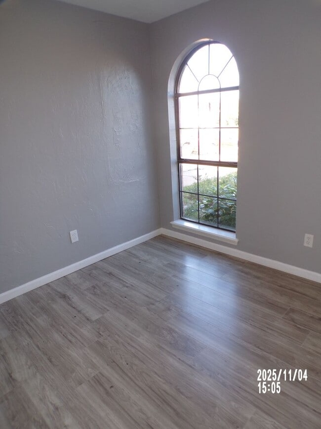 Building Photo - Fresh Paint!!, New Flooring and Granite Counter Tops!!!