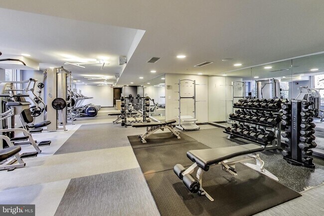 Building Photo - 717 President St