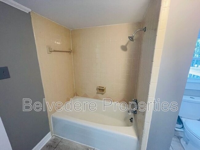 Building Photo - 211 W 7th Ave