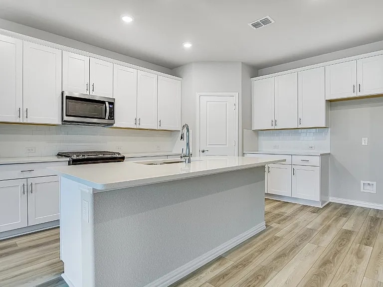 Building Photo - 3416 Kingsview Dr