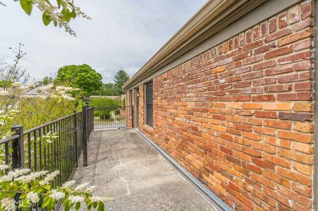 Building Photo - 3097 Colonial Way