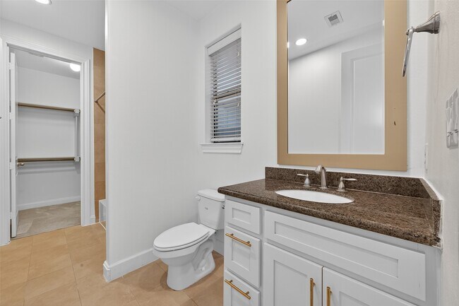 Building Photo - 2506 Maxroy St