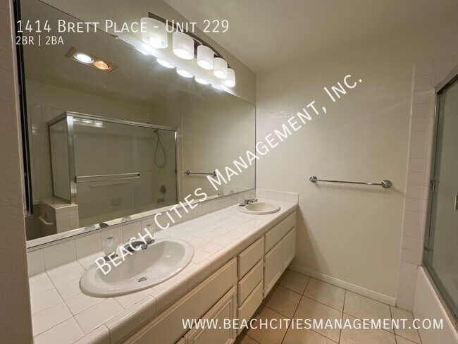 Building Photo - 1414 Brett Pl