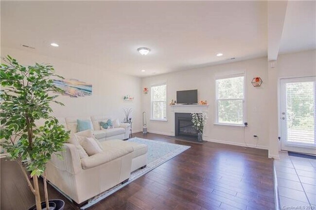 Building Photo - 2589 Shoal Park Rd