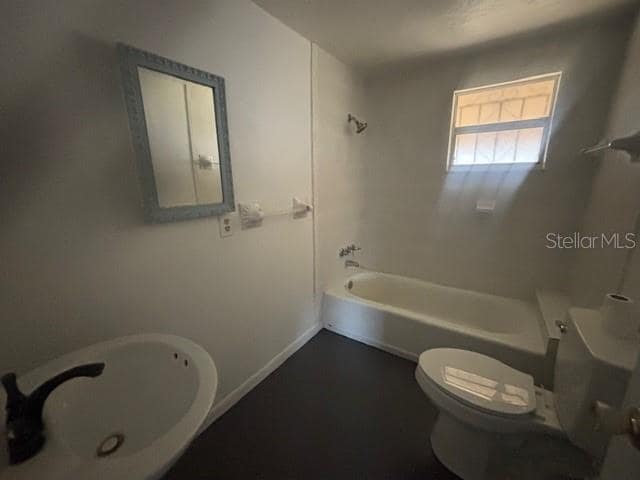 Building Photo - 2004 E Genesee St