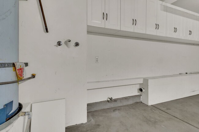 Building Photo - 26090 Stonehaven Dr