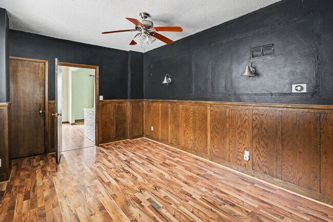 Building Photo - For Rent – 4 Bed 2 Bath Home