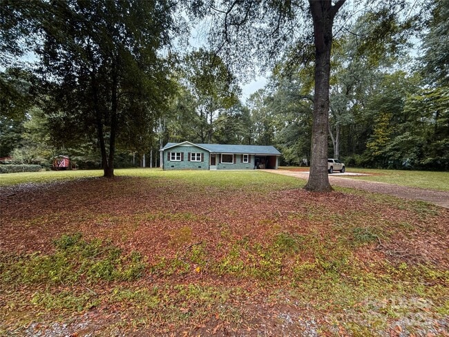 Building Photo - 1895 Forest Lake Dr
