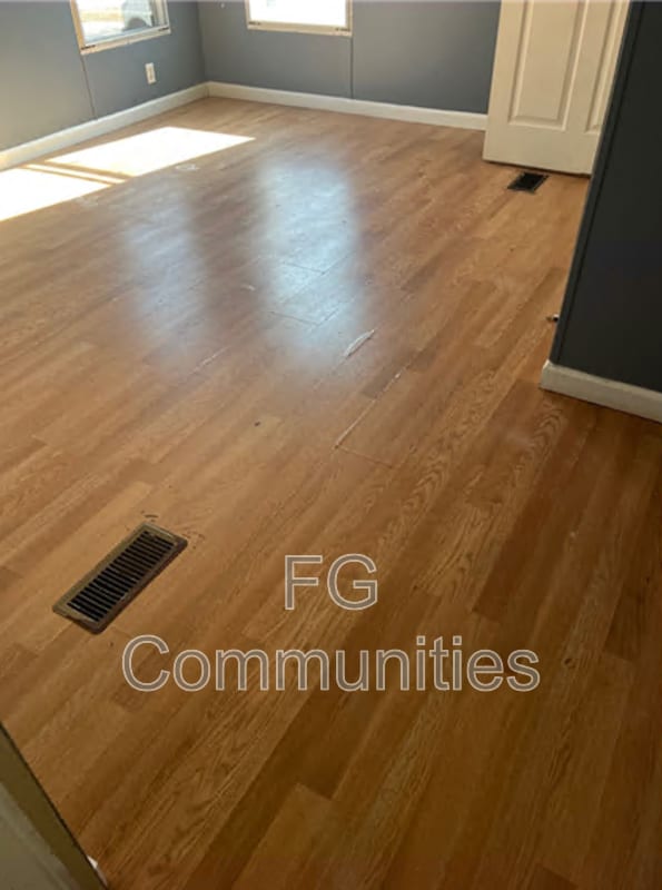 Building Photo - 147 Oak Knoll Dr