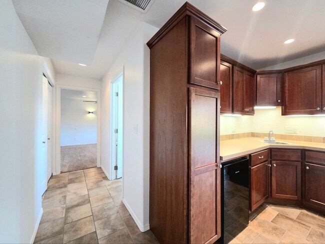 Building Photo - Grandiose Home on 1 Acre -- in East Wenatchee for Rent!!