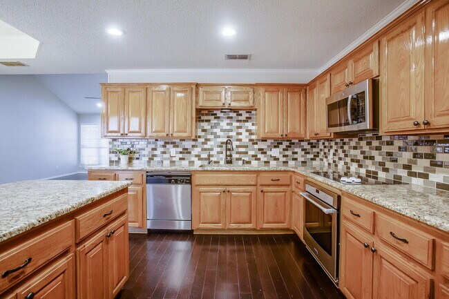 Building Photo - 142 N Utica Ave