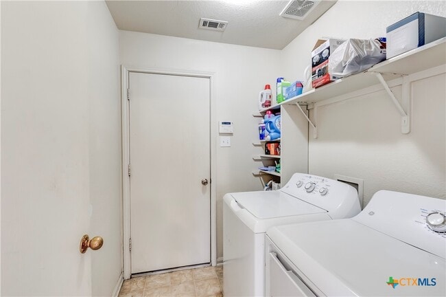 Building Photo - 3413 Traverse Dr