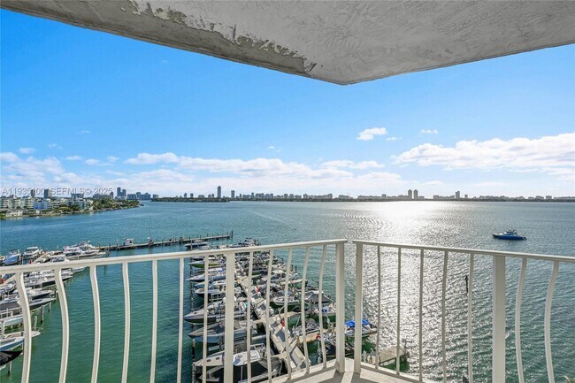 Building Photo - 7601 E Treasure Dr