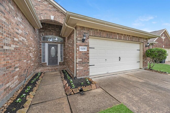 Building Photo - 6439 Stone Landing Ln