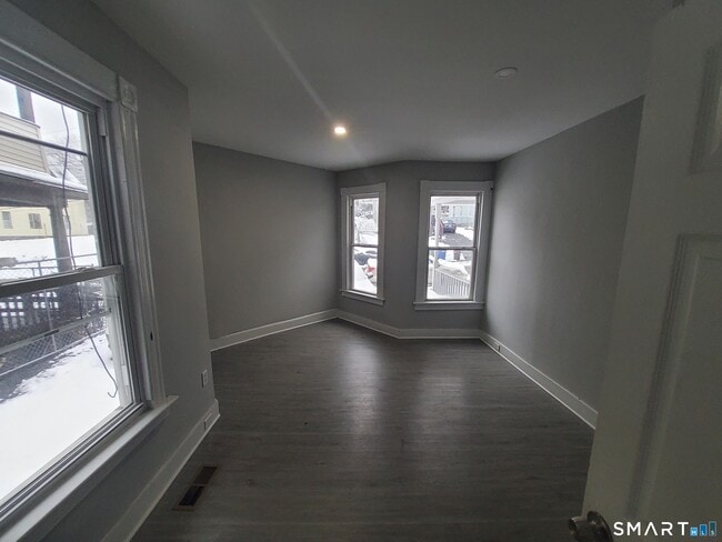 Building Photo - 11 Ridgewood St