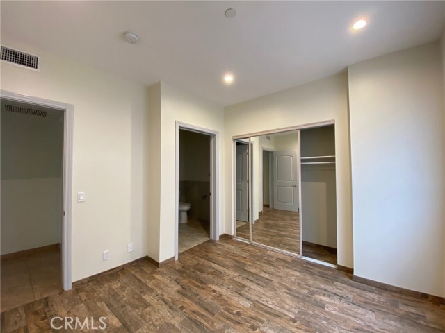 Building Photo - 953 Normandie Ave