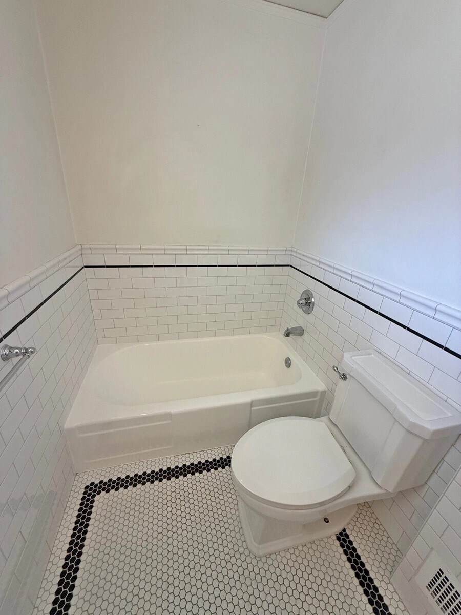 Building Photo - 1221 N Sweetzer Ave