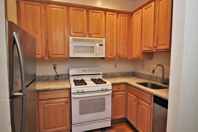 Building Photo - 1511 Bolton St