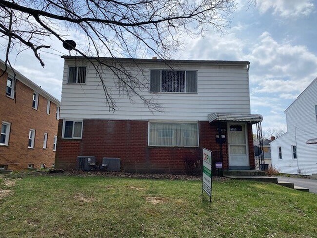 Primary Photo - 1724-1726 Tanglewood Dr Akron OH 44313 MFH2