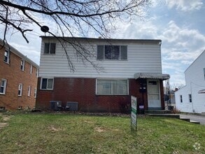 Building Photo - 1724-1726 Tanglewood Dr Akron OH 44313 MFH2