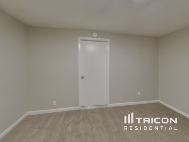 Building Photo - 2846 Tanglewood Blvd