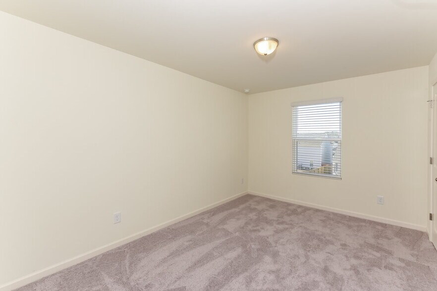 Building Photo - 332 Knightsbridge Ln