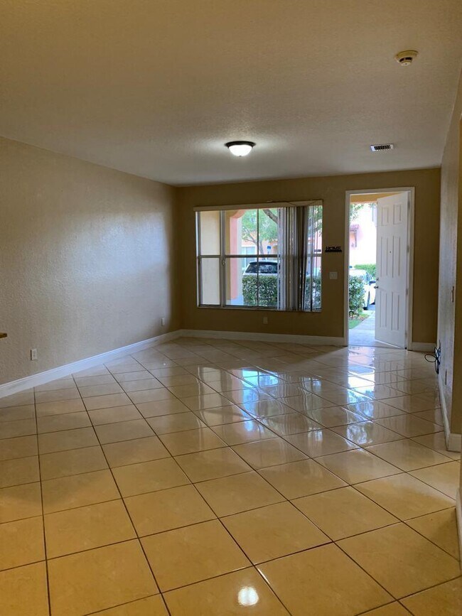 Building Photo - 3549 Forest Hill Blvd