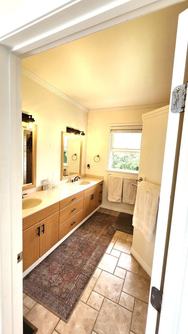 Building Photo - Romancini