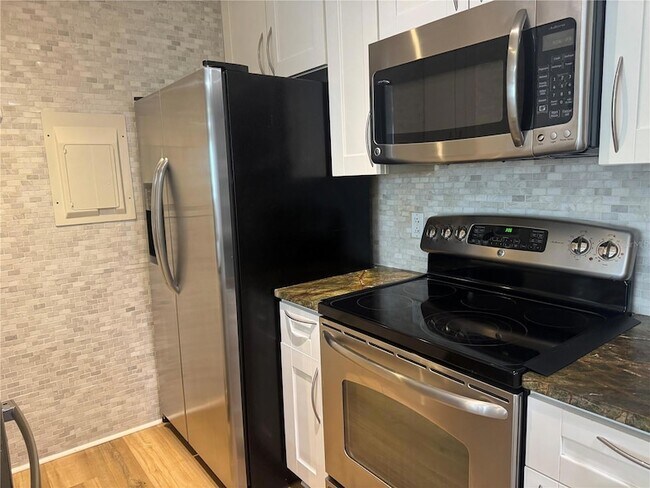 Building Photo - 1400 Gandy Blvd N