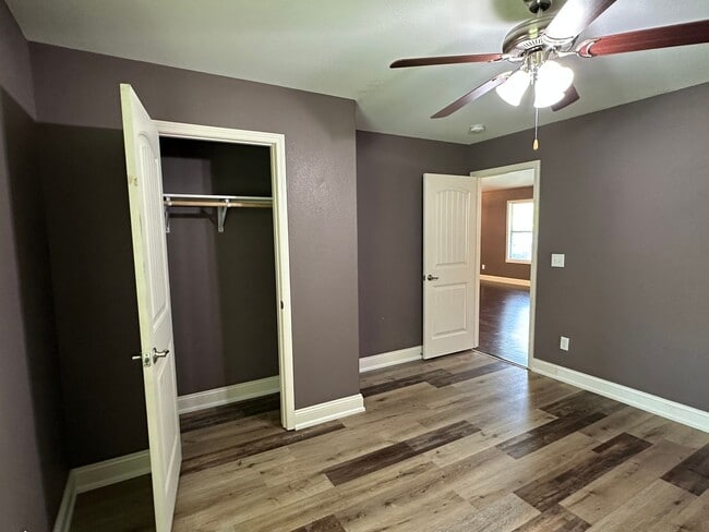 Building Photo - Well Maintained 3 Bed 2 Bath w/ Fence in Waynesville