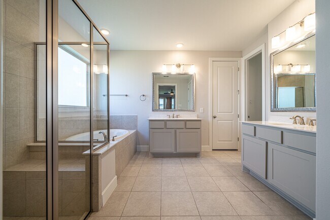 Building Photo - 4706 Llano Lp