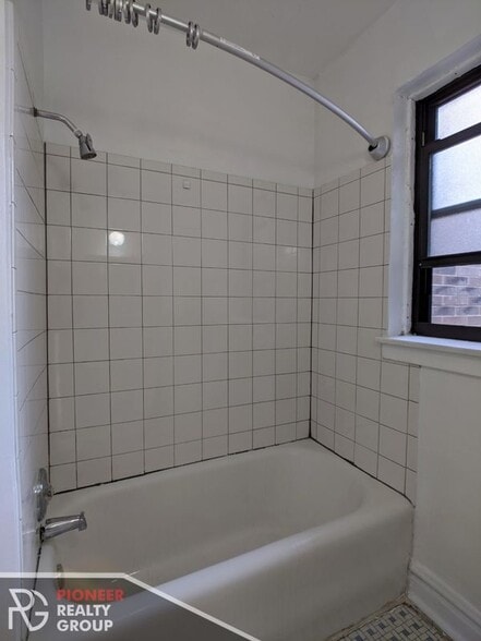 Building Photo - 4829 N Damen Ave