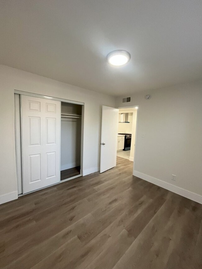 Building Photo - Downstairs Unit Newly Remodeled!!! MUST SE...