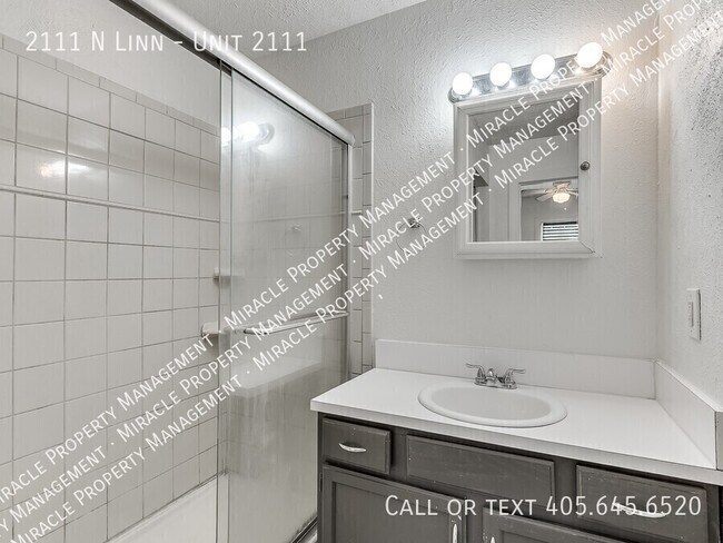 Building Photo - 2111 N Linn-Unit 2111