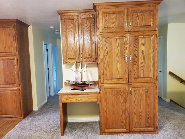 Building Photo - 285 N 400 E