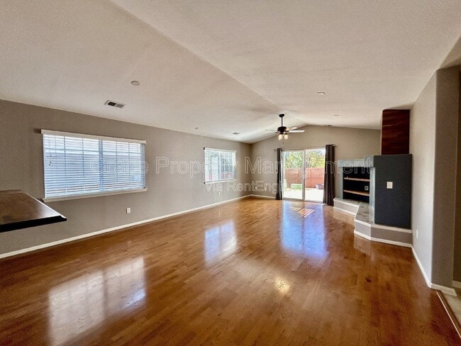 Building Photo - 479 Hayloft Way