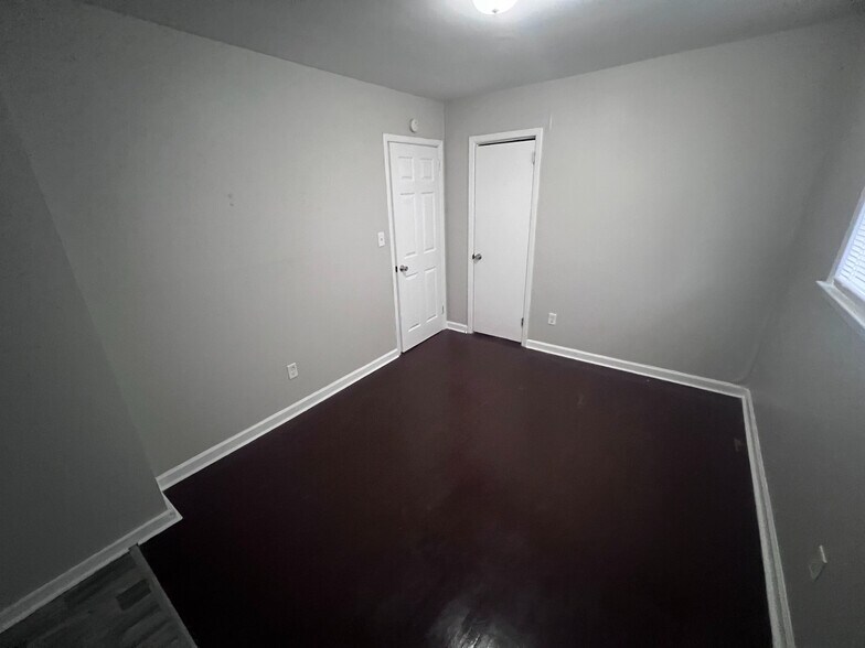 Building Photo - Room in House on Nations Ford Rd