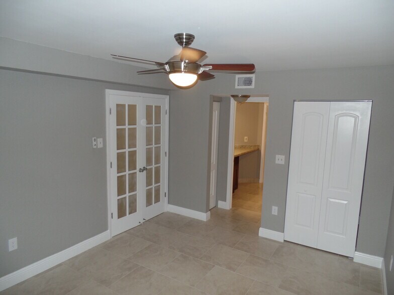 Building Photo - 2820 N Oakland Forest Dr