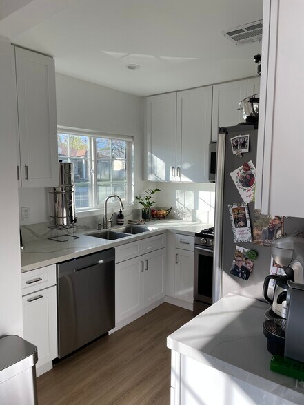 Building Photo - 9042 Carson St