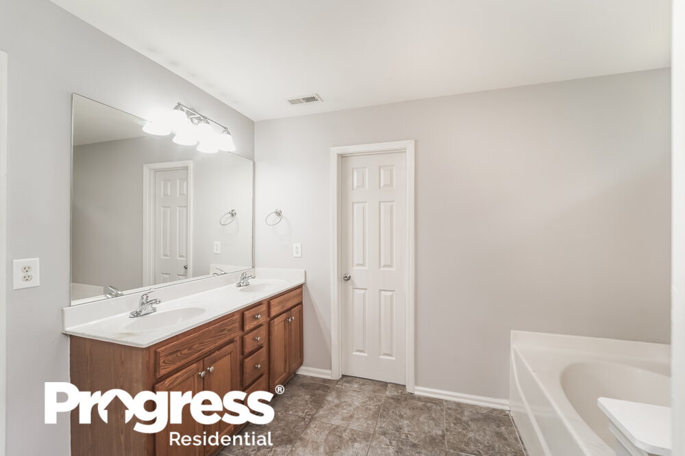 Building Photo - 5141 Autumn Oak Dr